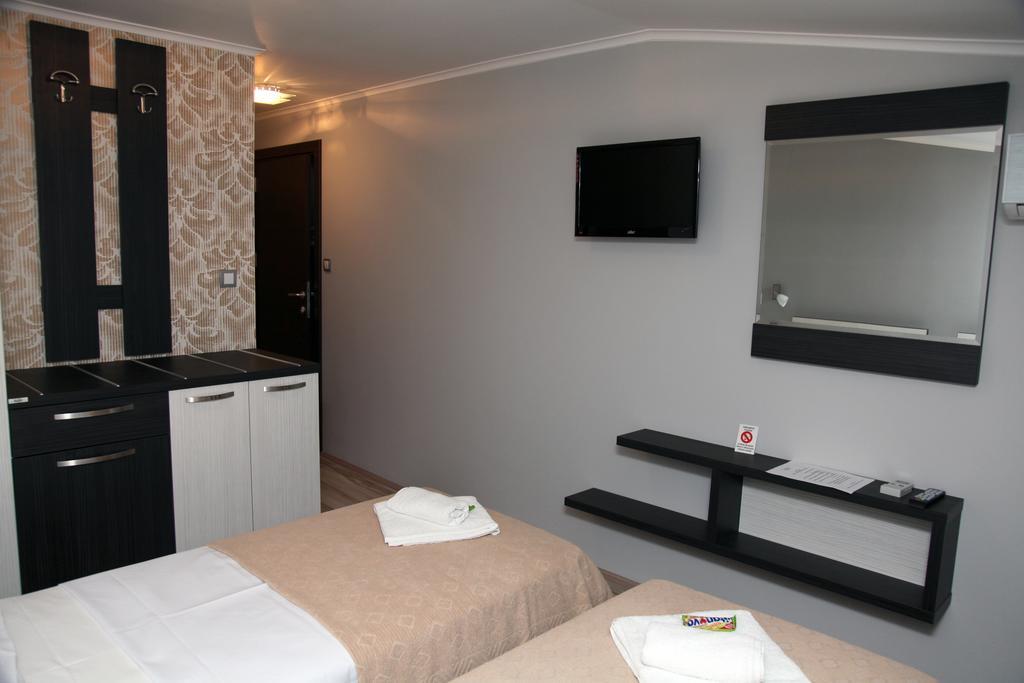 Silver House Hostel Čačak Kamer foto